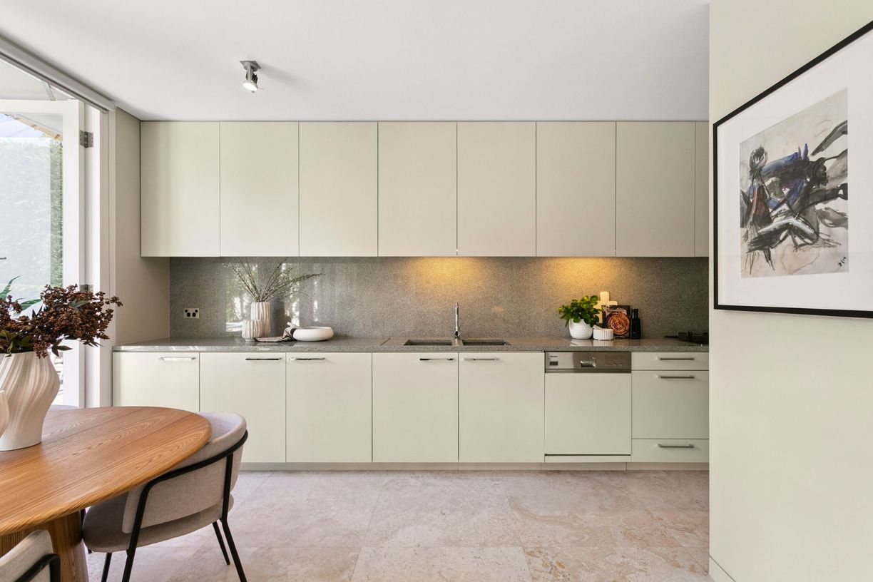 2/14 Rawson Street — photo 3 of 17