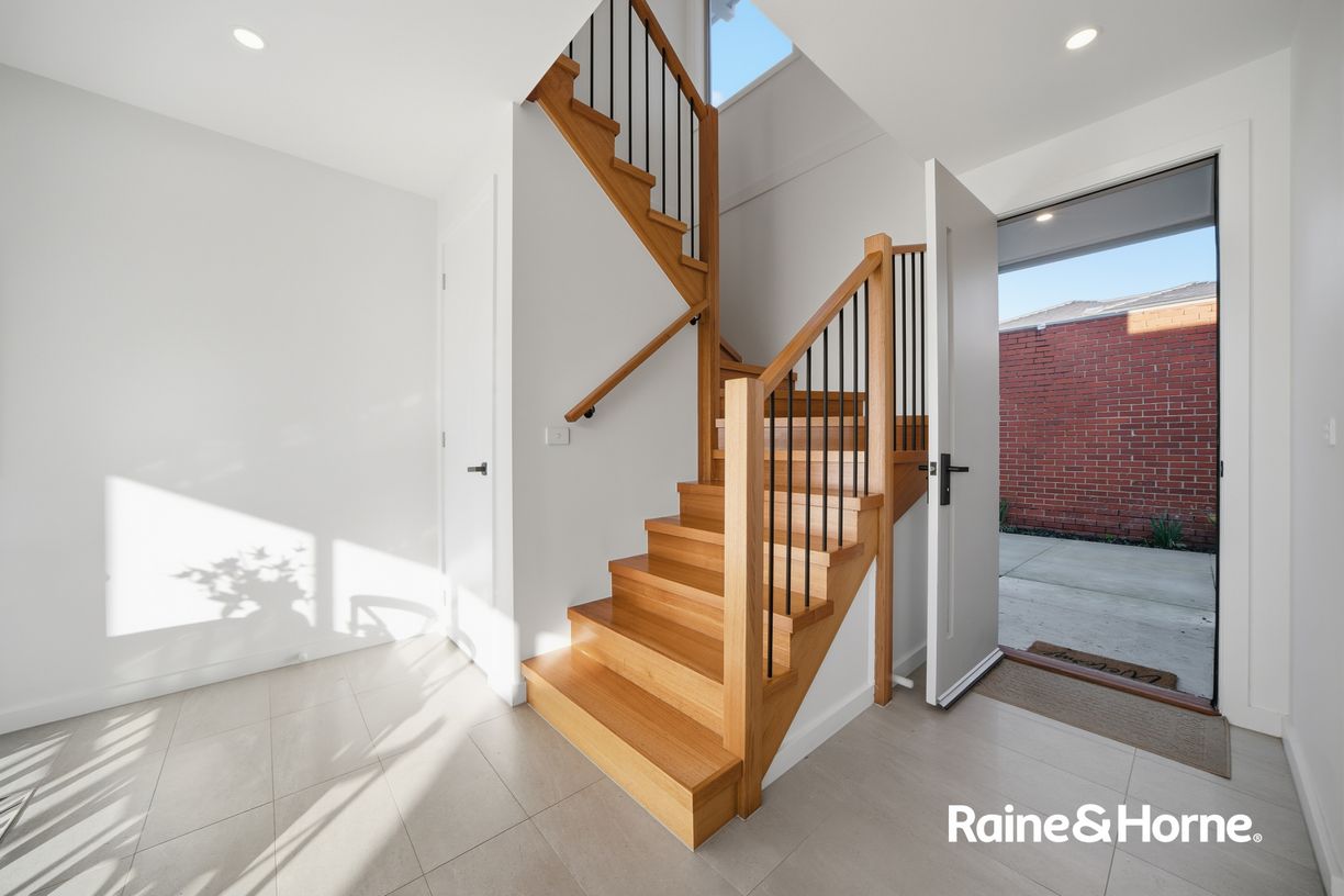2/4 WALES STREET — photo 11 of 16