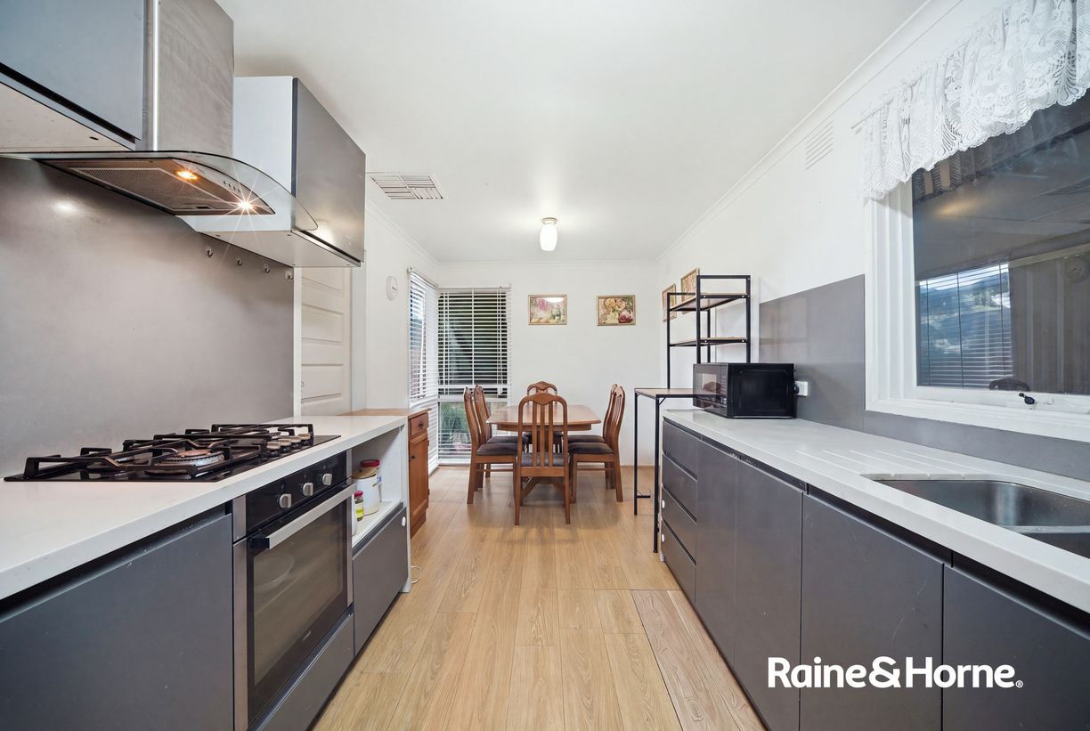 9 TALBOT COURT — photo 5 of 12