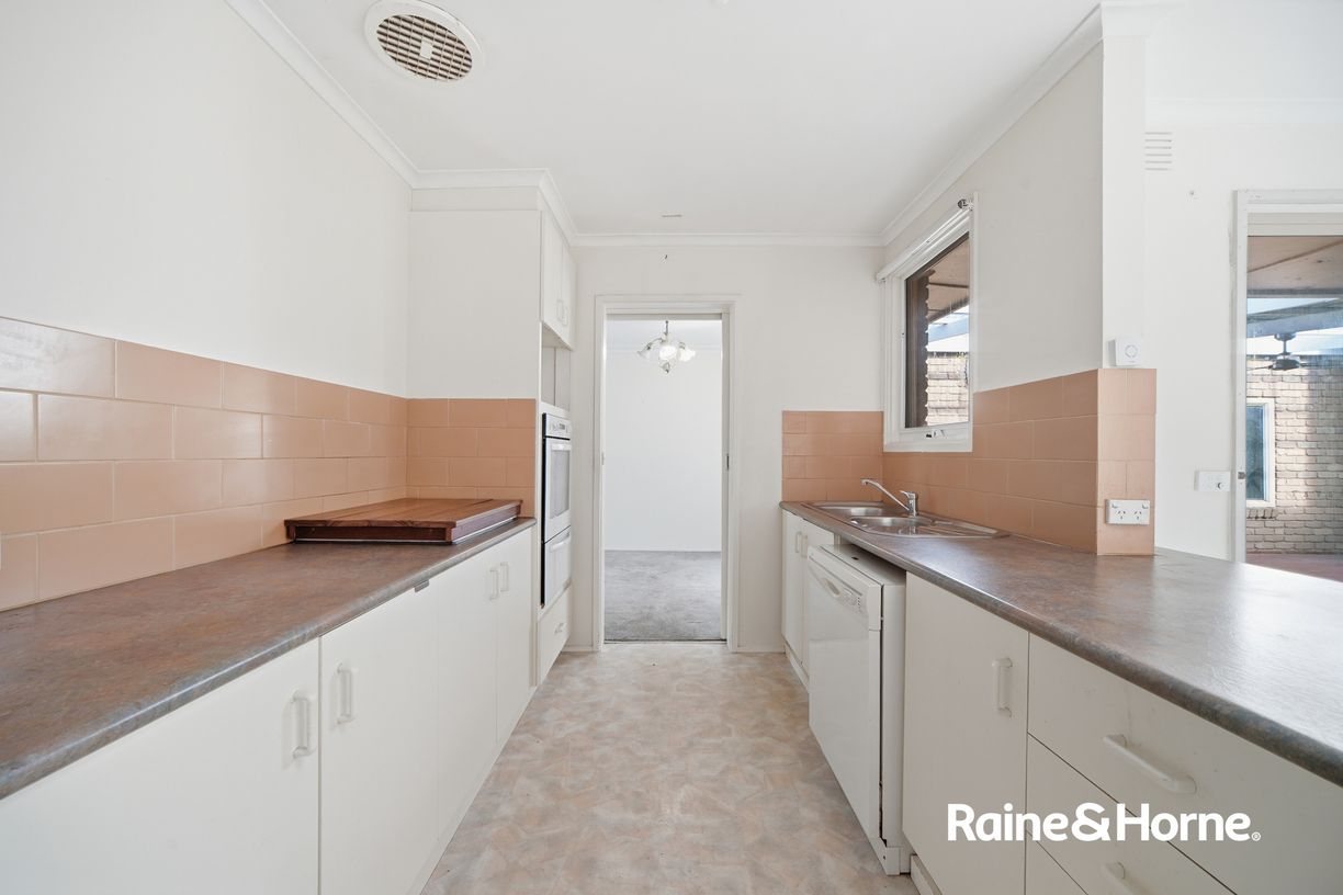 5 KIRRA COURT — photo 9 of 15