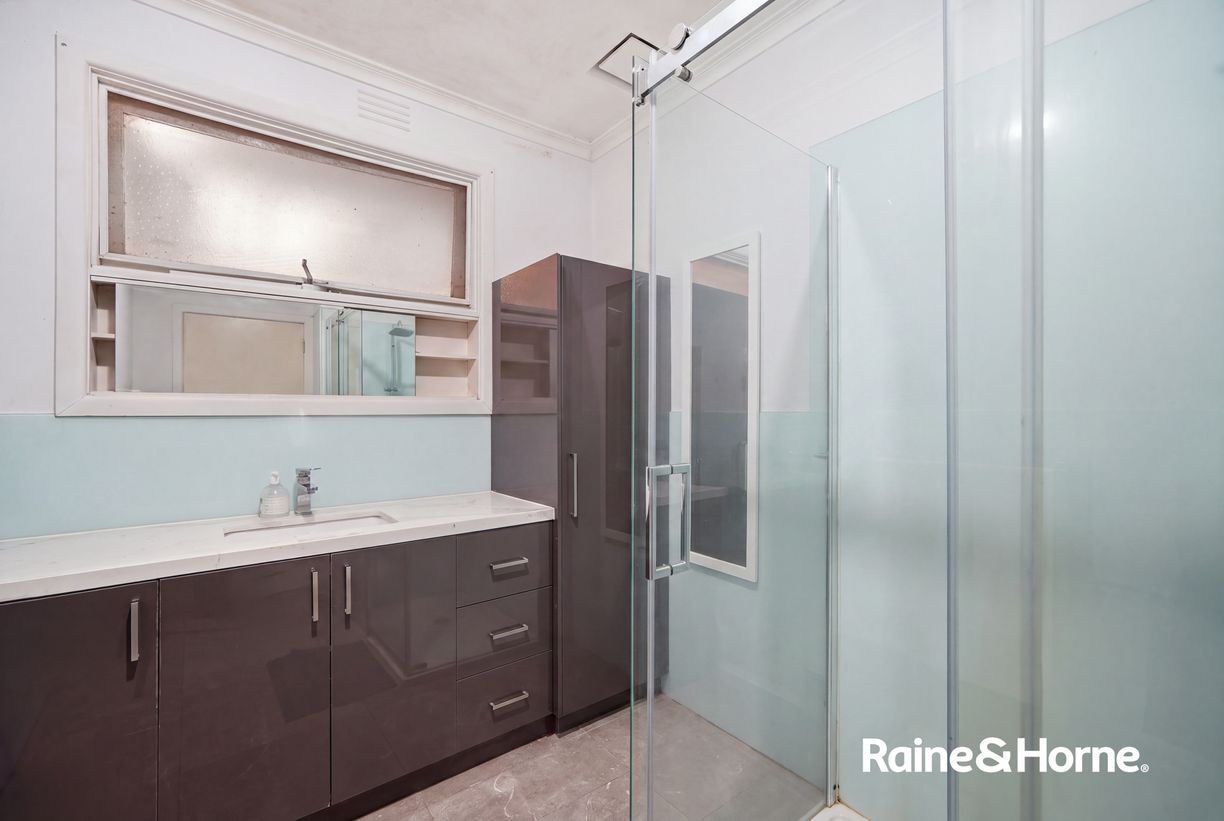 33 GOVE STREET — photo 5 of 14