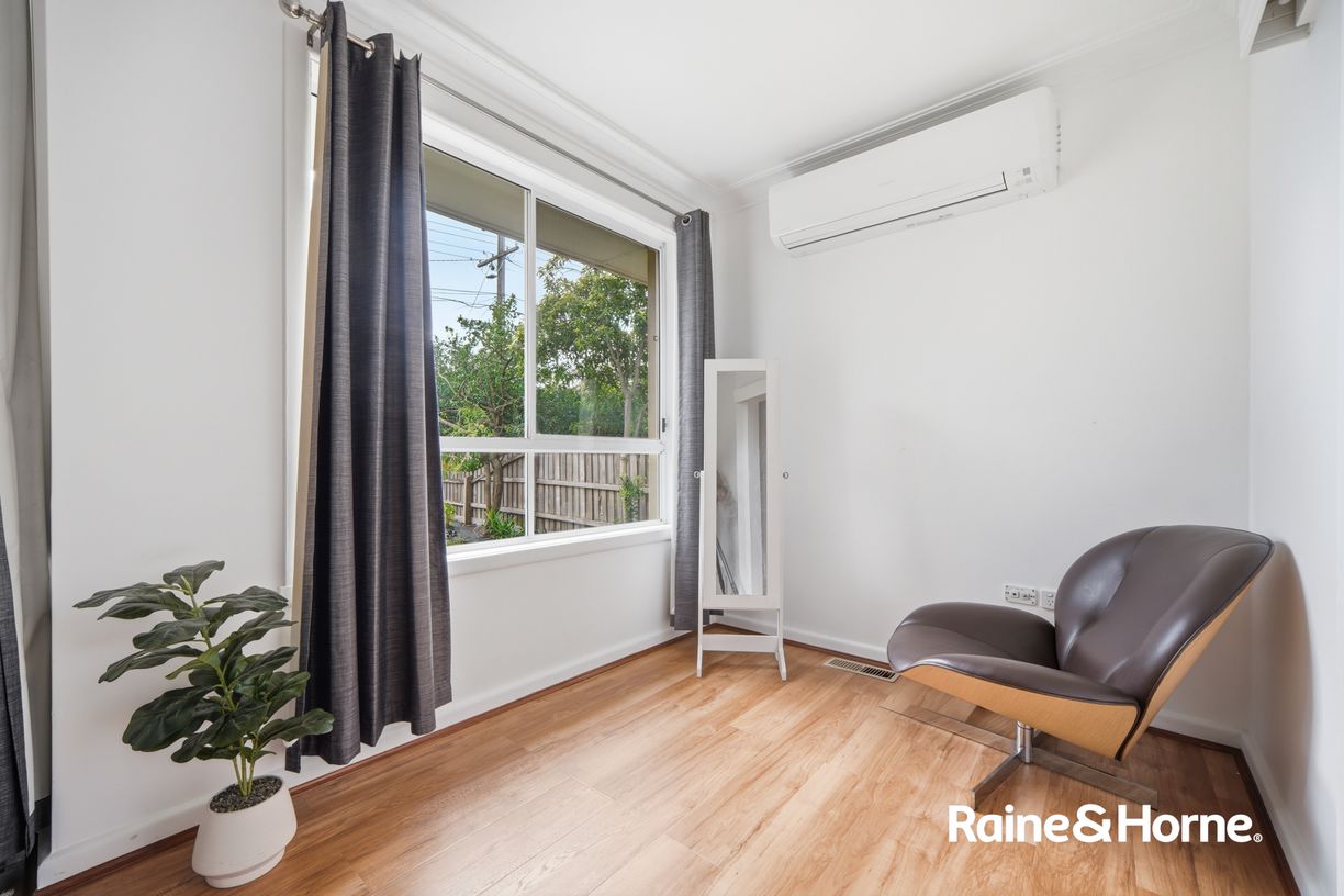 9 RUSSELL STREET — photo 5 of 13