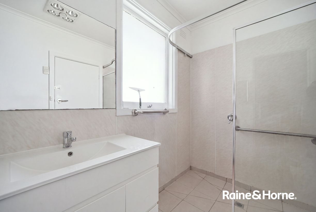 9 RUSSELL STREET — photo 7 of 13