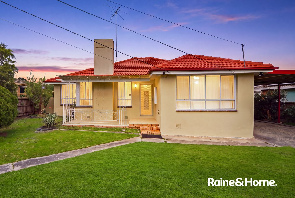 9 RUSSELL STREET — photo 2 of 13