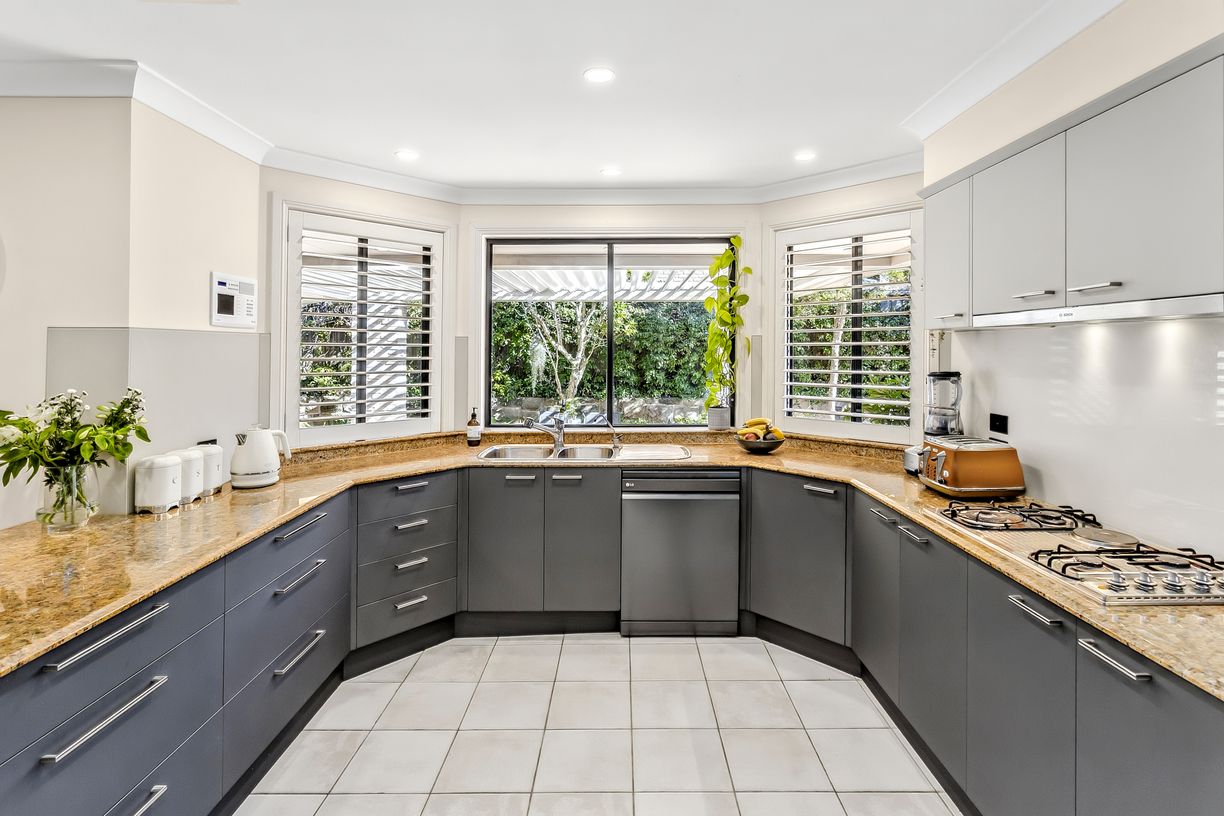 8 Lyndhurst Way — photo 5 of 18