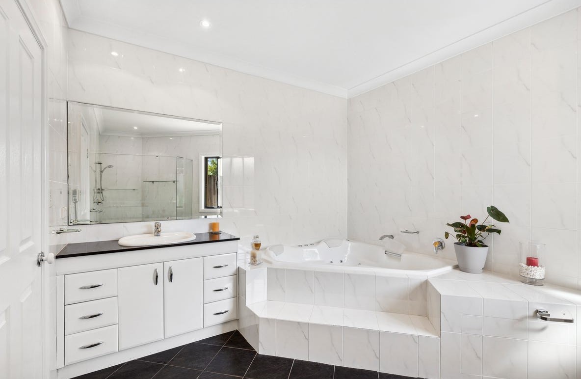 56 Waratah Road — photo 10 of 12