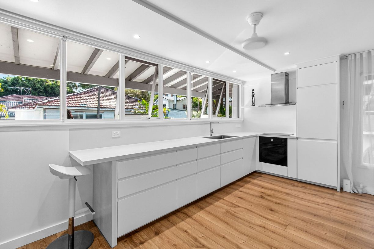 7/2 Seaview Avenue — photo 3 of 13