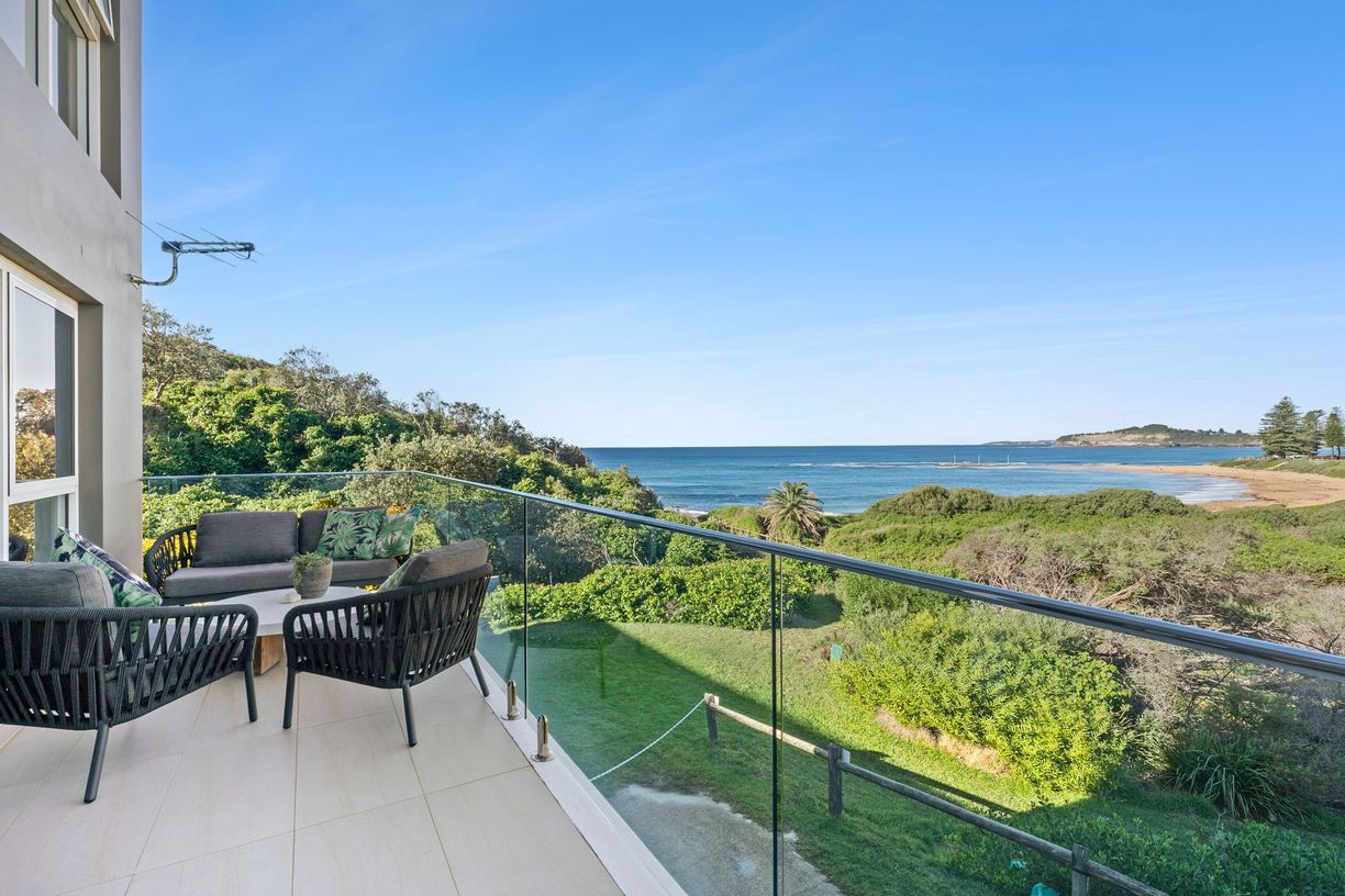 2/2 Bassett Street — photo from Raine & Horne Northern Beaches
