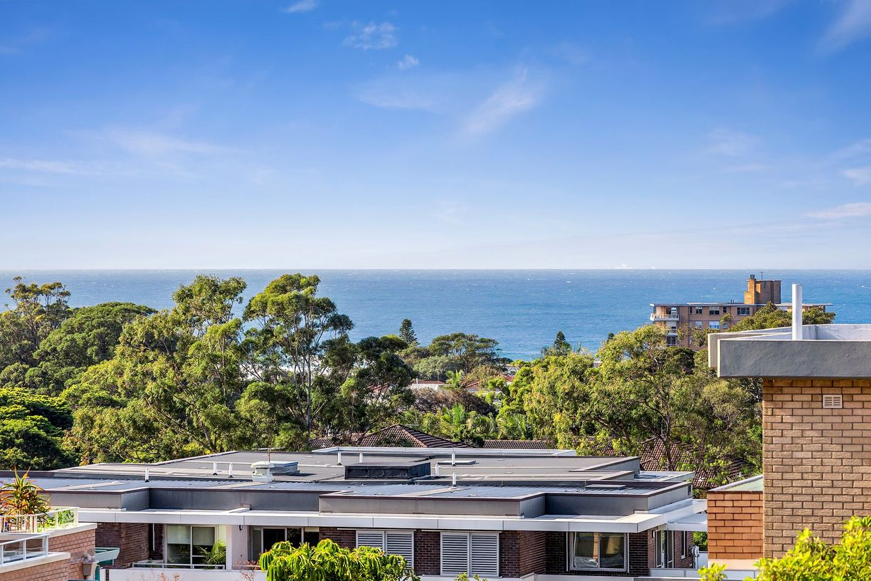 61/4-16 Kingsway — photo from Raine & Horne Northern Beaches