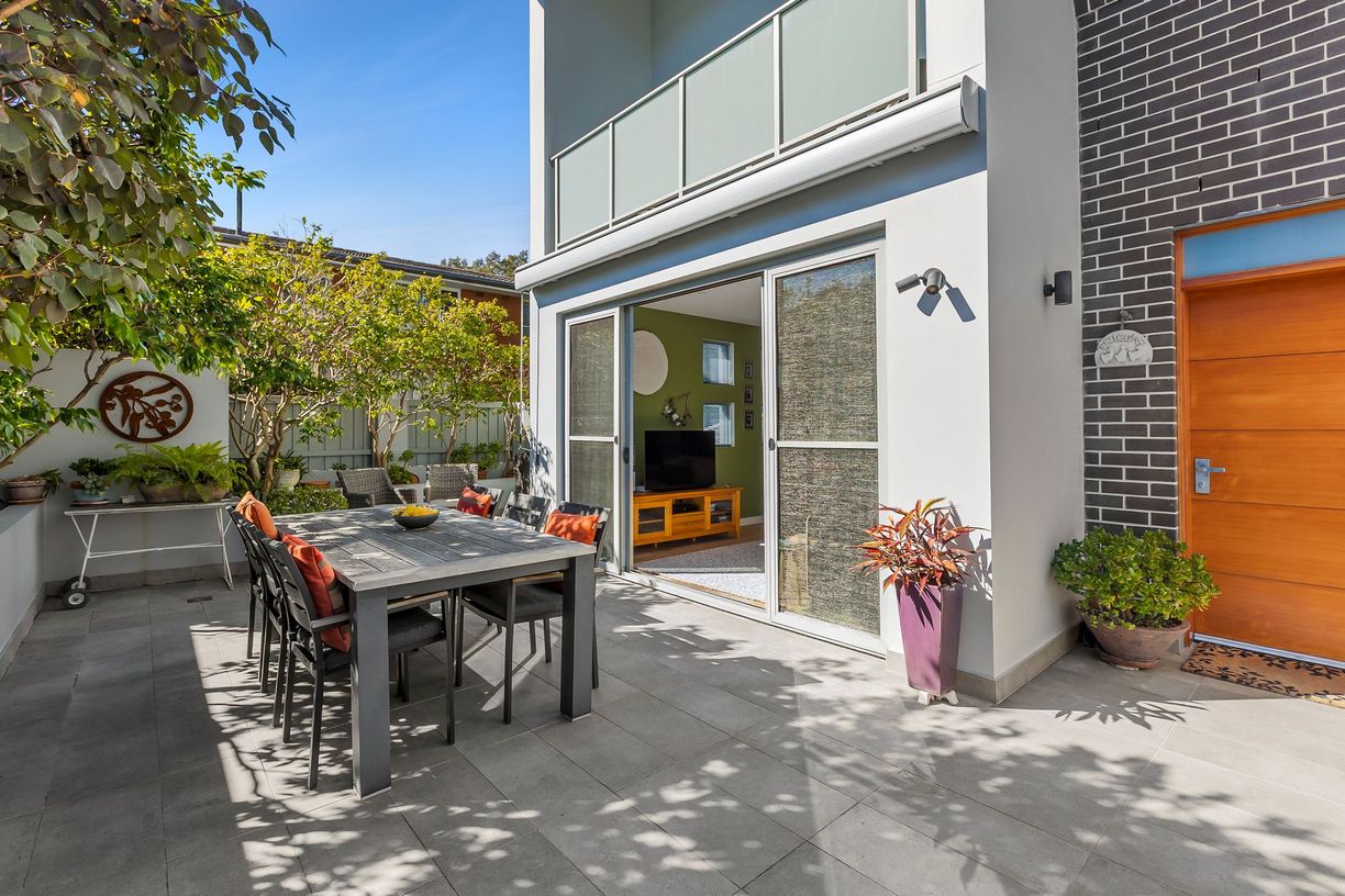 5/19-21 Ocean Avenue — photo from Raine & Horne Northern Beaches