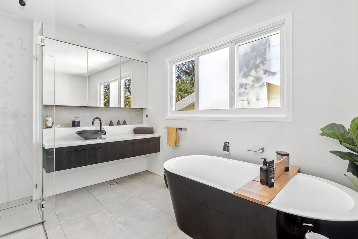5 Herbert Avenue — photo 6 of 8