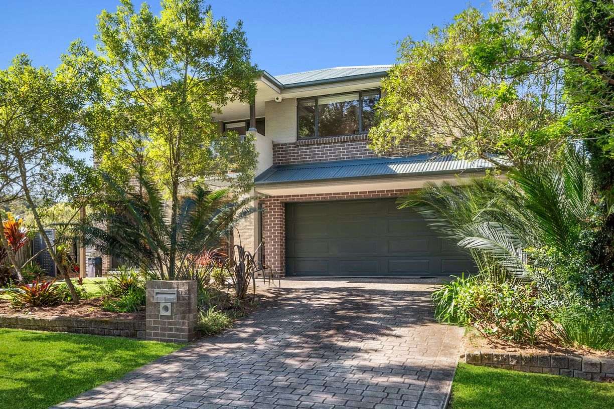 13 Banksia Parade — photo from Raine & Horne Northern Beaches