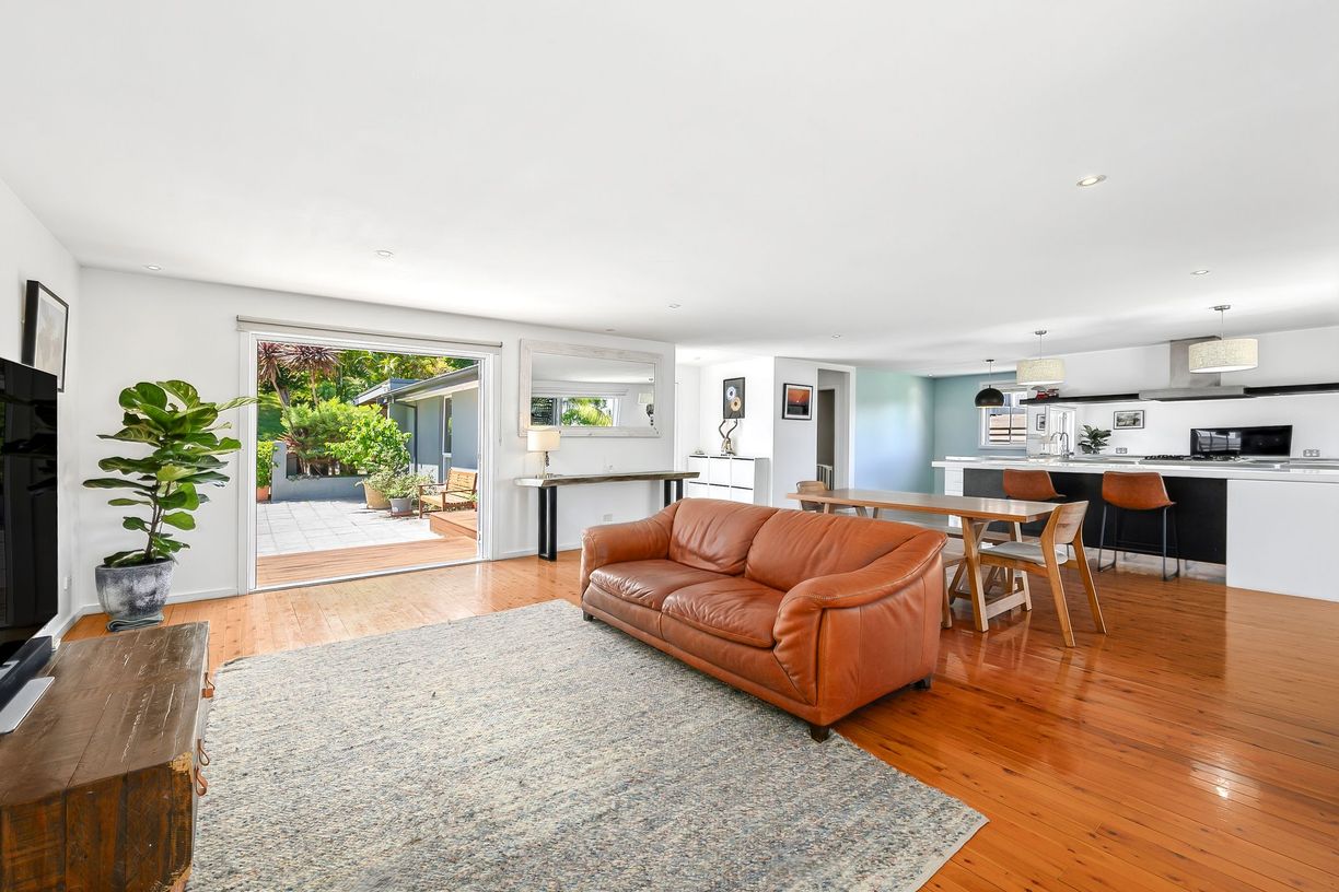 7 Mount Pleasant Avenue — photo from Raine & Horne Northern Beaches