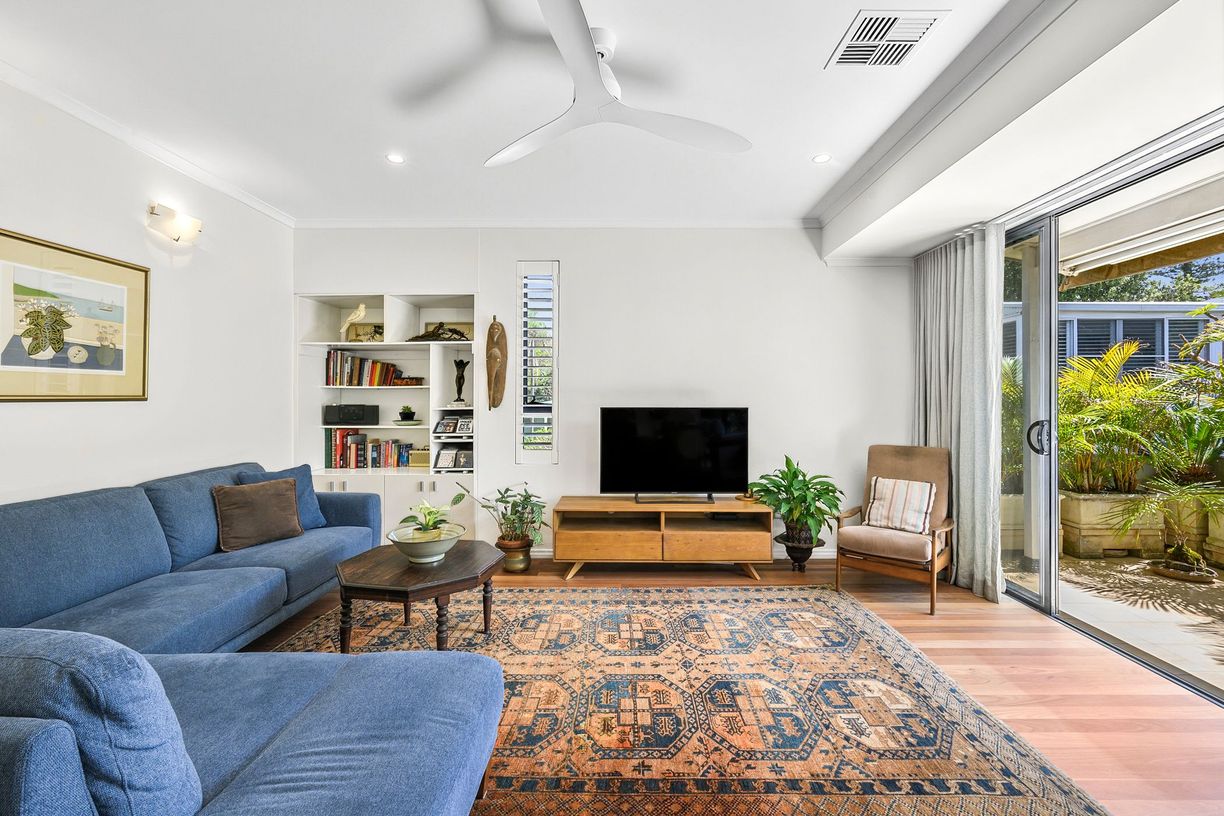 7/5 Darley Street East — photo from Raine & Horne Northern Beaches
