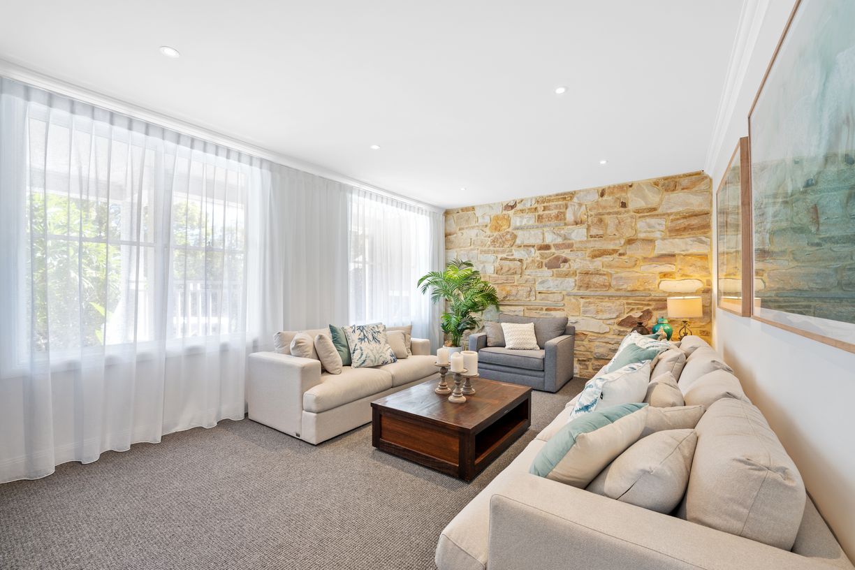 32 Bangalow Avenue — photo 11 of 12