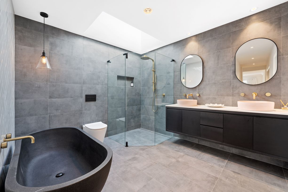 32 Bangalow Avenue — photo 8 of 12