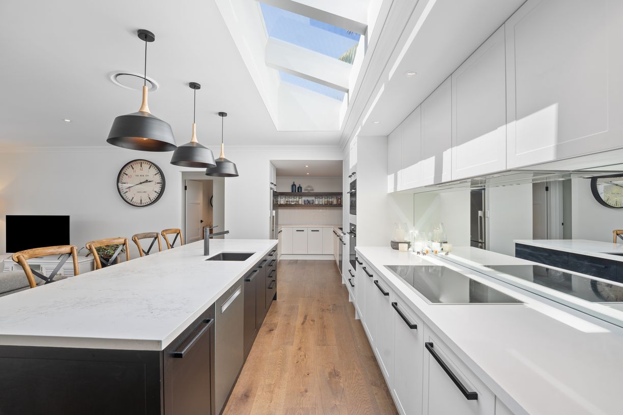 32 Bangalow Avenue — photo 3 of 12