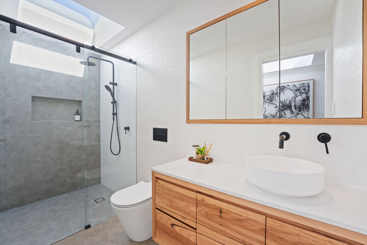 32 Bangalow Avenue — photo 10 of 12