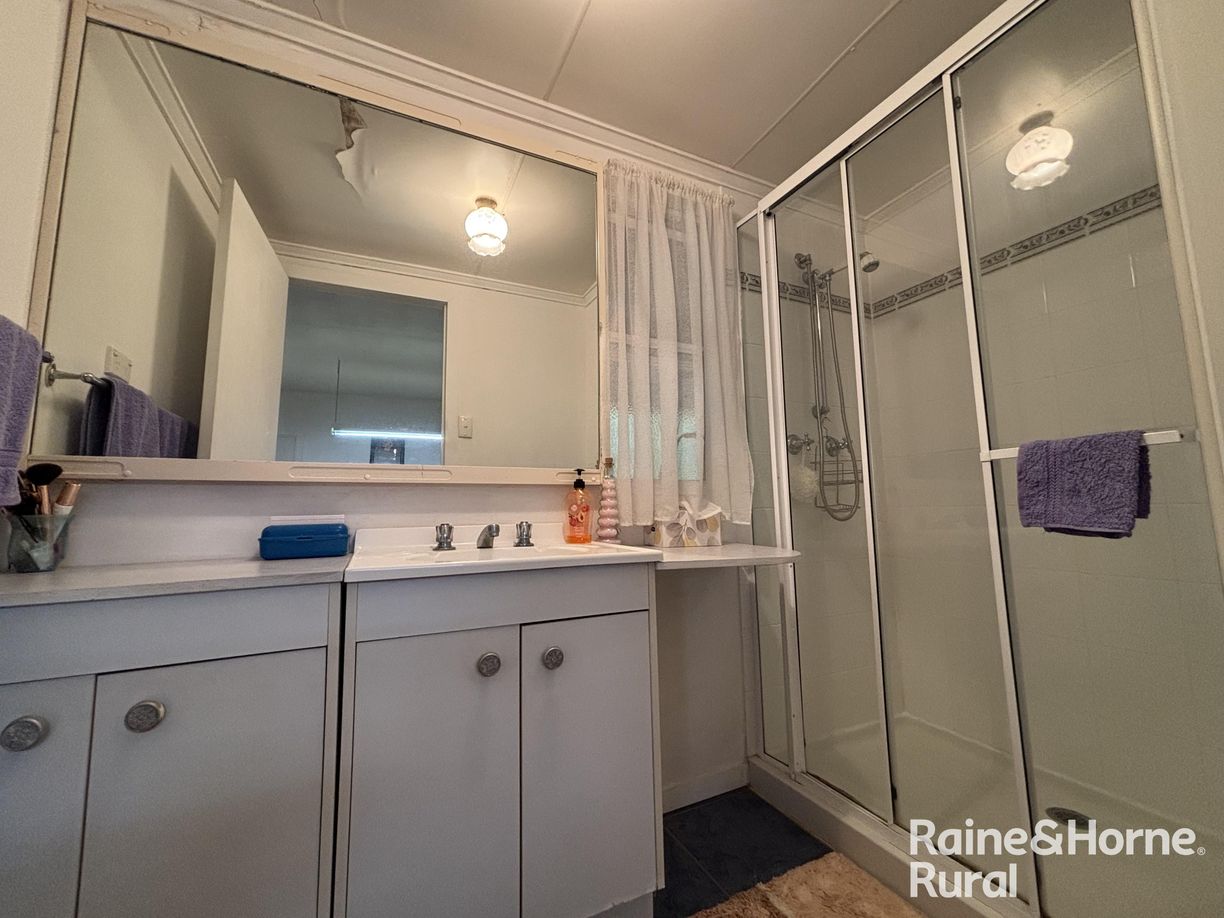 40 Amaroo drive — photo 8 of 30