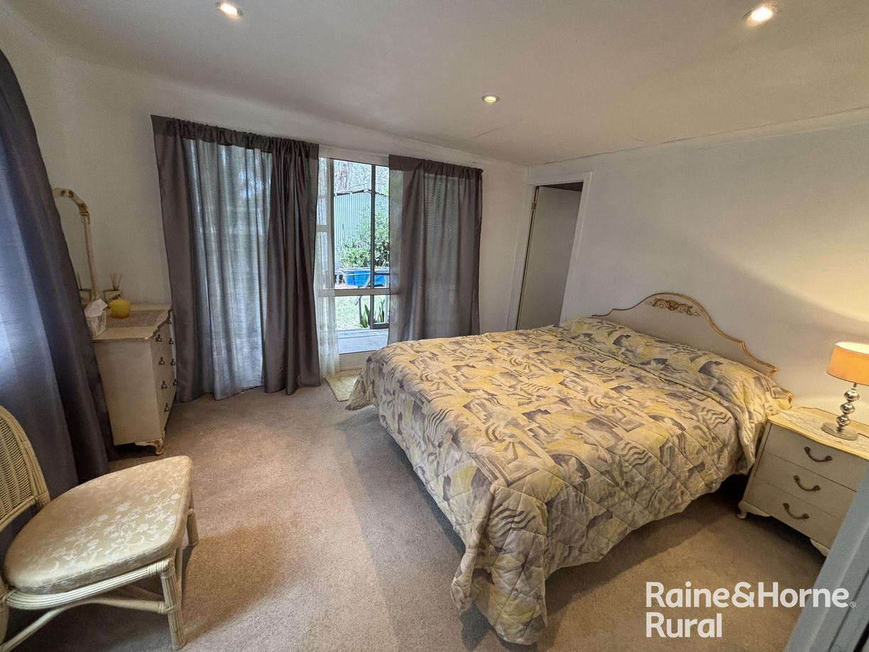 40 Amaroo drive — photo 9 of 30