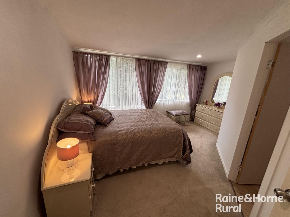 40 Amaroo drive — photo 10 of 30