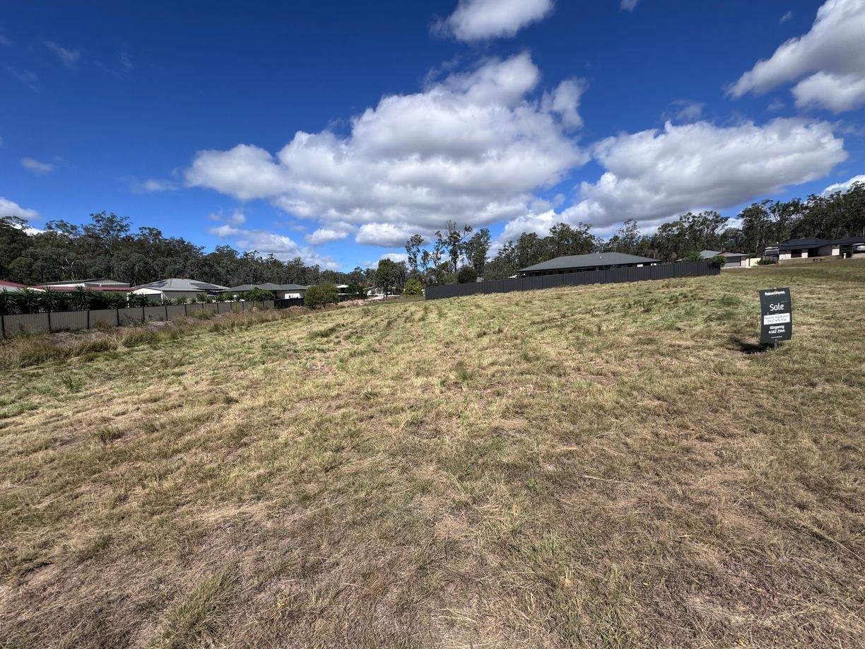 8 MCLUCAS CRESCENT — photo from Raine & Horne Kingaroy