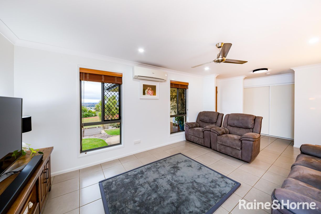 4 Bernard Crescent — photo 7 of 29