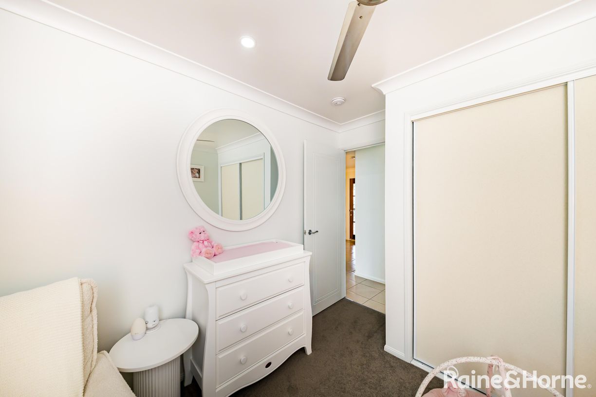 4 Bernard Crescent — photo 10 of 29
