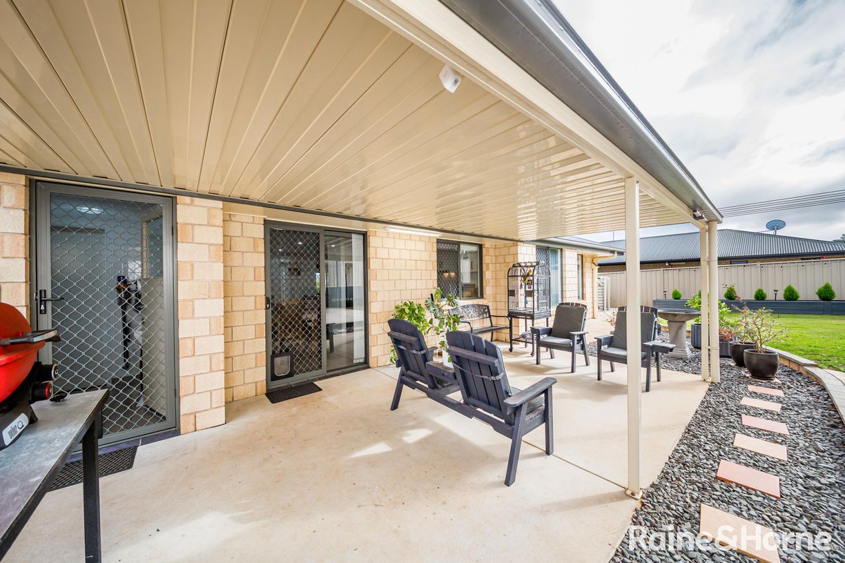 4 Bernard Crescent — photo 16 of 29