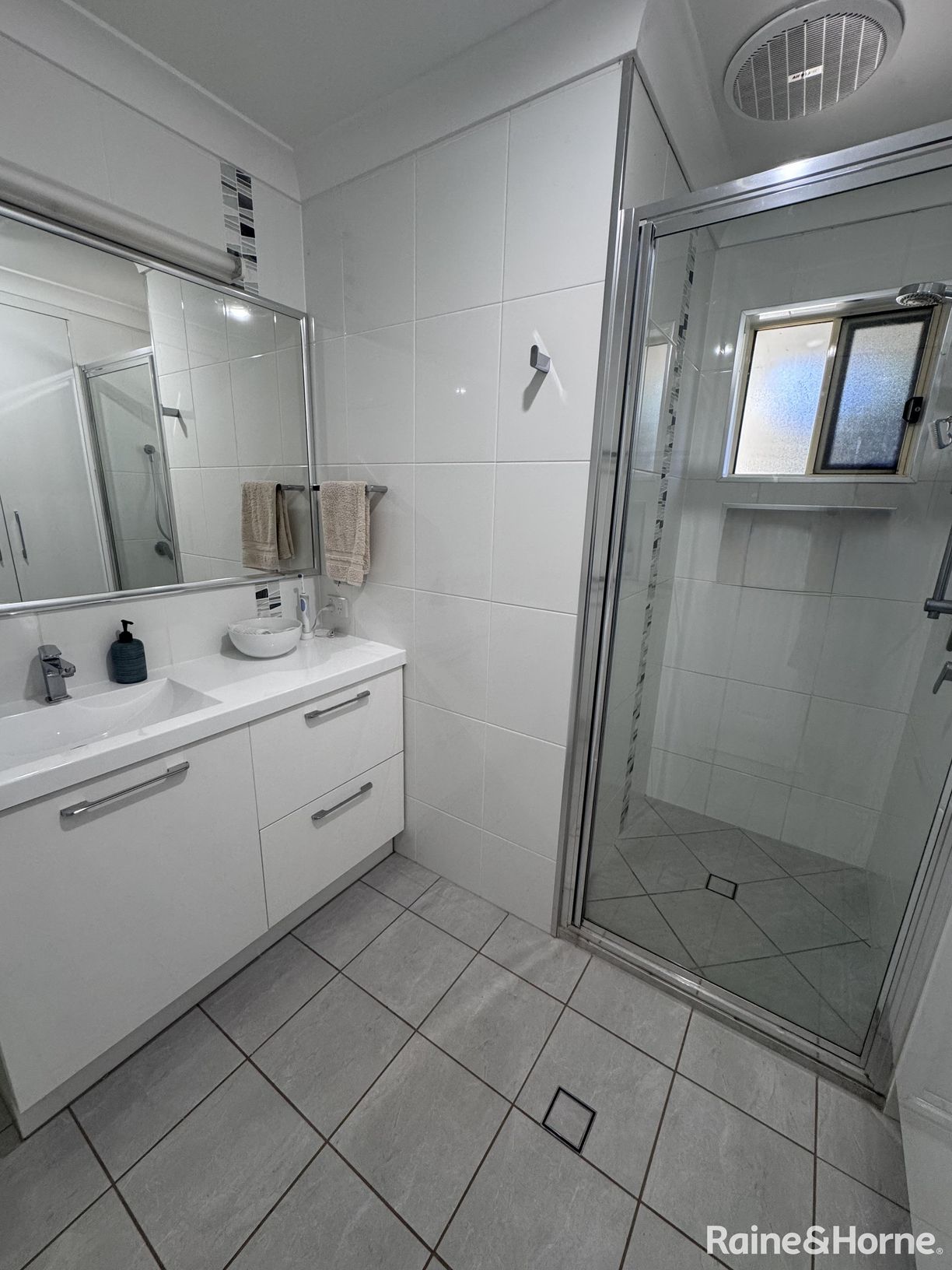 6 MARGARET STREET — photo 9 of 24