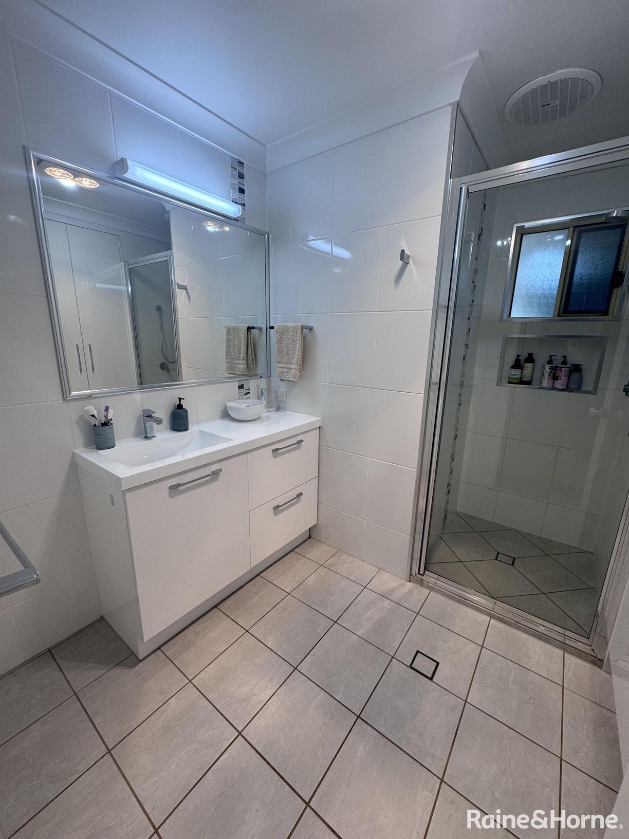 6 MARGARET STREET — photo 14 of 24