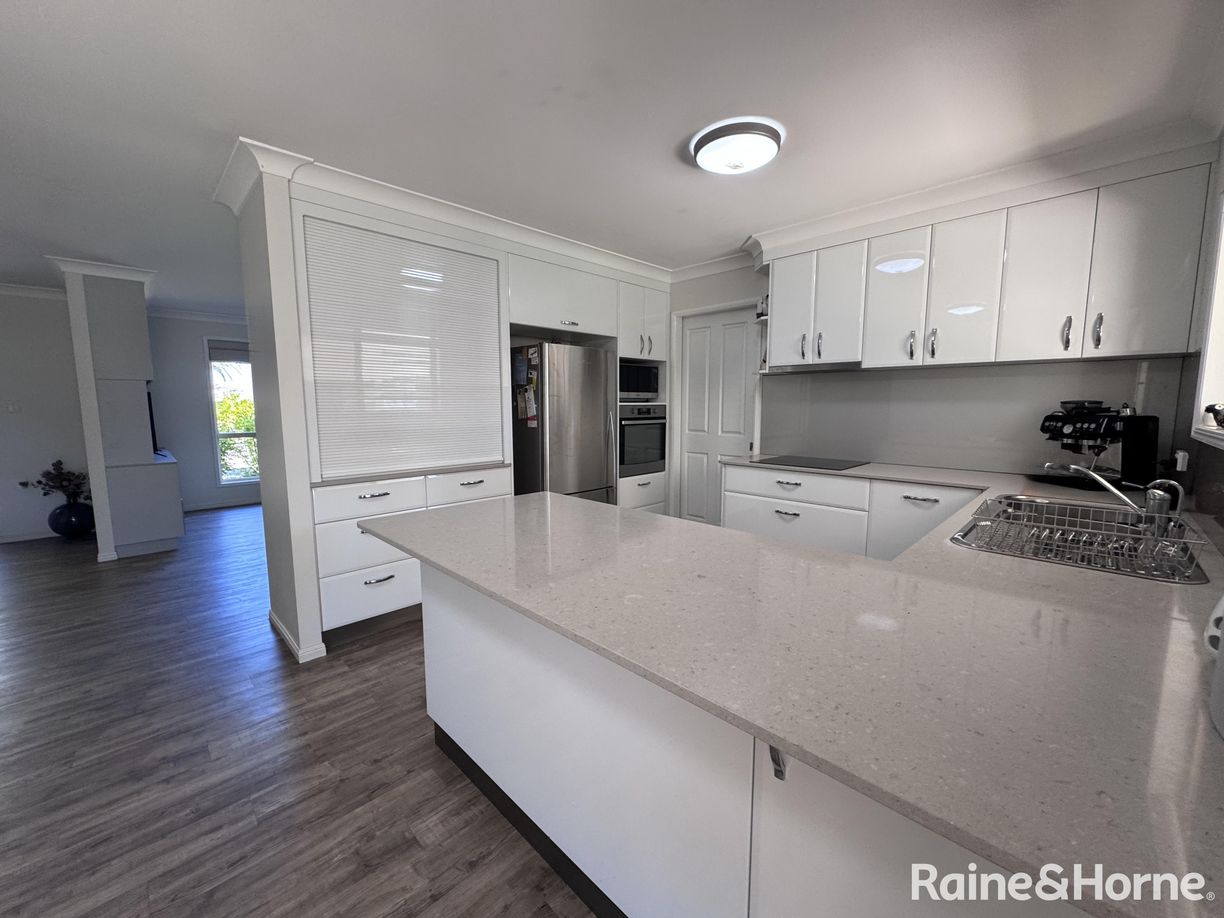 6 MARGARET STREET — photo 4 of 24