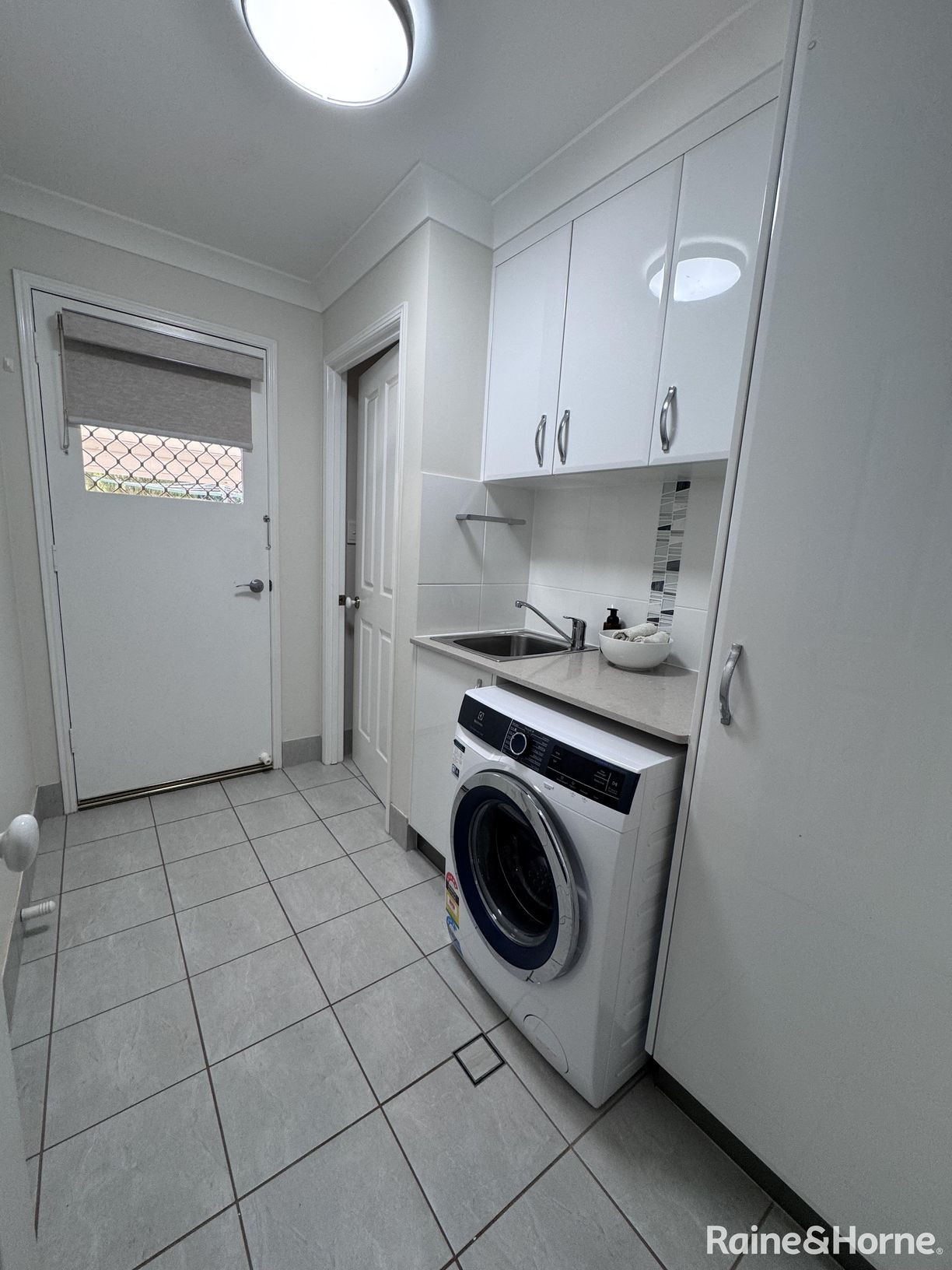 6 MARGARET STREET — photo 15 of 24