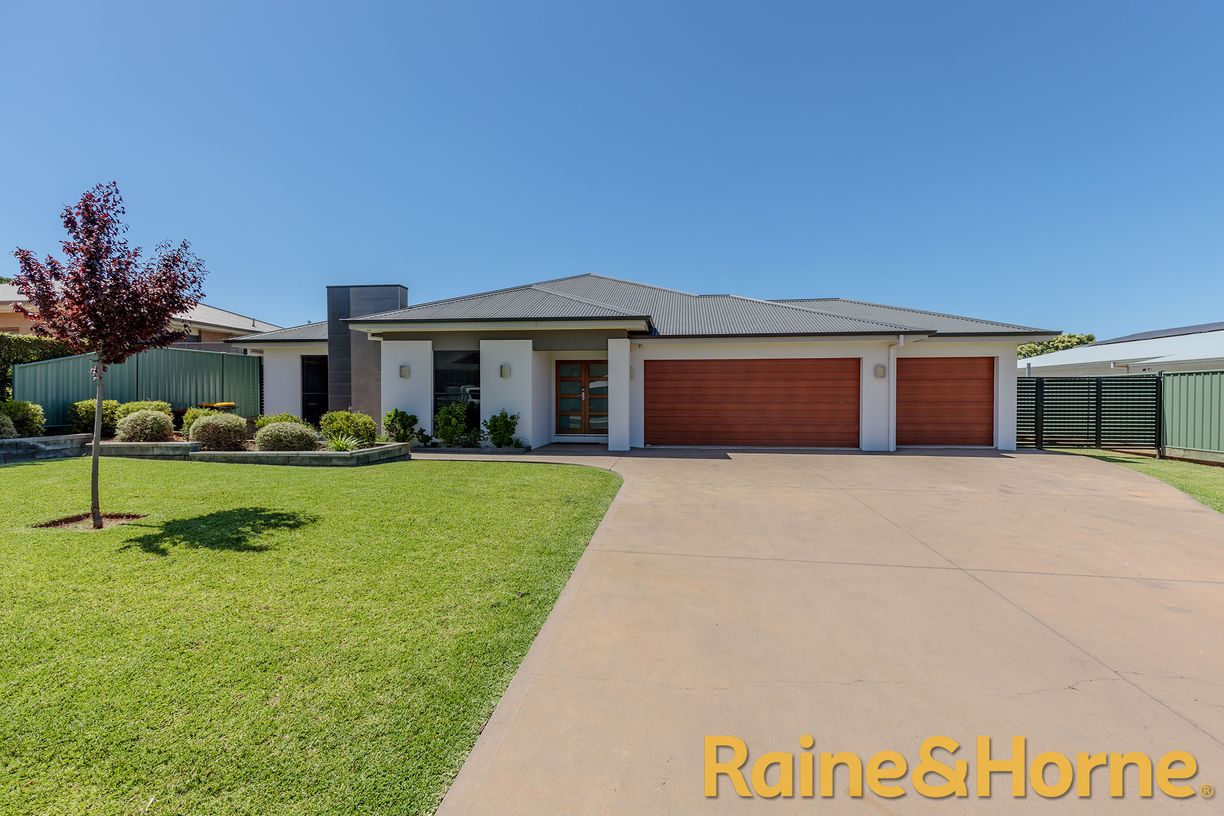 77 Lakeside Circuit — photo from Raine & Horne Dubbo