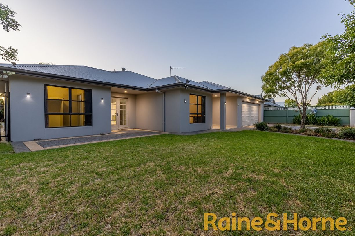 383 Macquarie Street — photo 16 of 20
