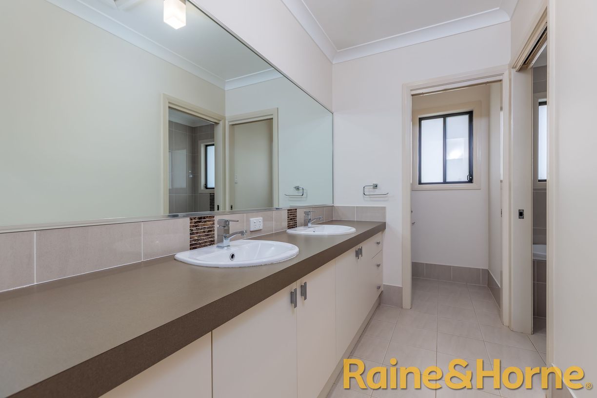 383 Macquarie Street — photo 12 of 20