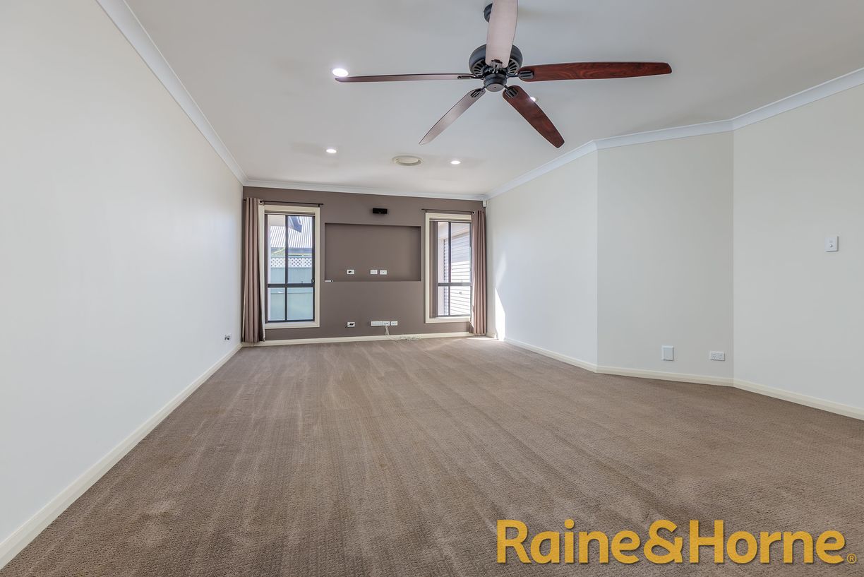 383 Macquarie Street — photo 4 of 20