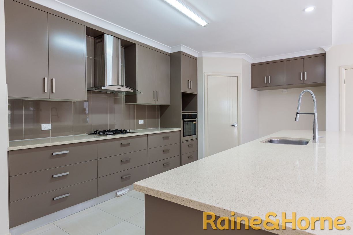 383 Macquarie Street — photo 2 of 20