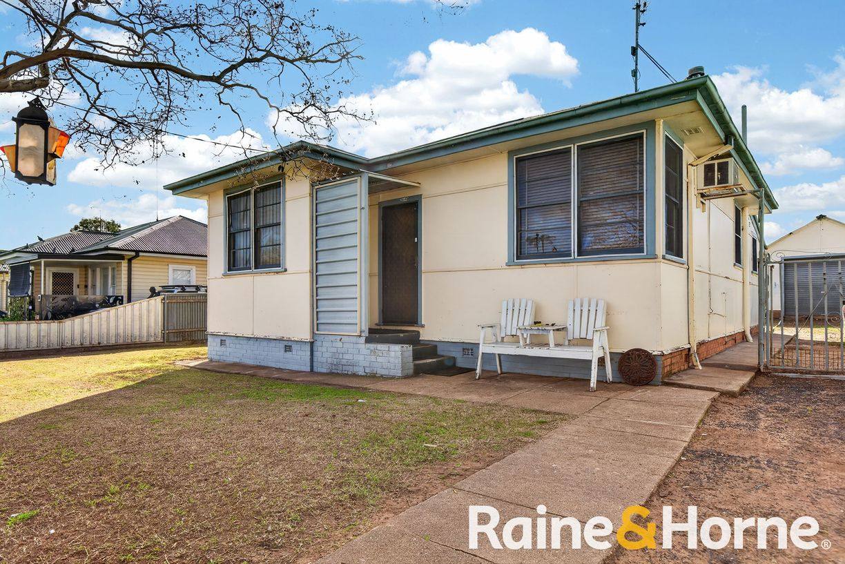 30 Boundary Road — photo from Raine & Horne Dubbo