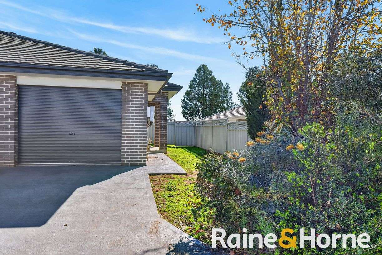 18B Apsley Crescent — photo from Raine & Horne Dubbo