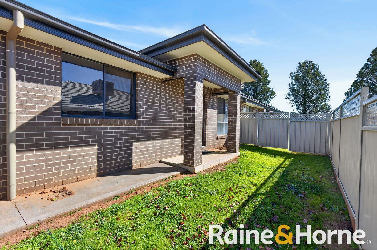 18B Apsley Crescent — photo 13 of 13