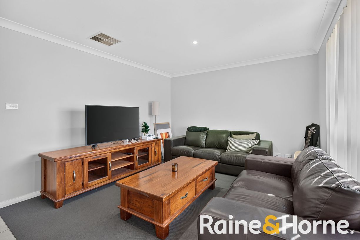 18B Apsley Crescent — photo 4 of 13