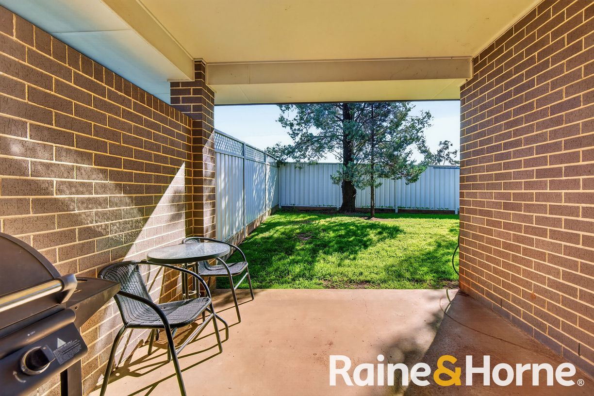 18B Apsley Crescent — photo 11 of 13