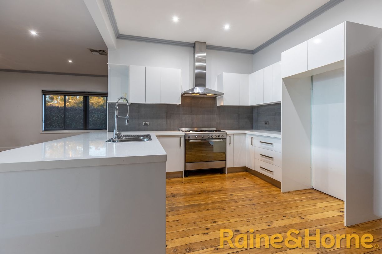 166 Cobra Street — photo 5 of 16