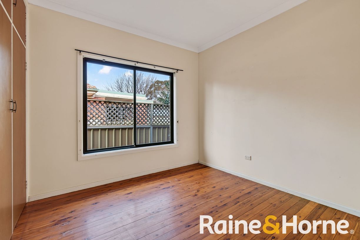 33 Crown Street — photo 7 of 12