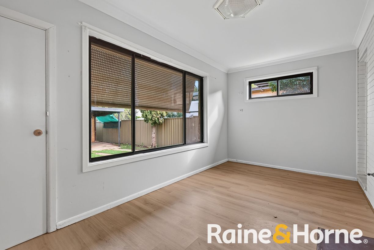 33 Crown Street — photo 5 of 12
