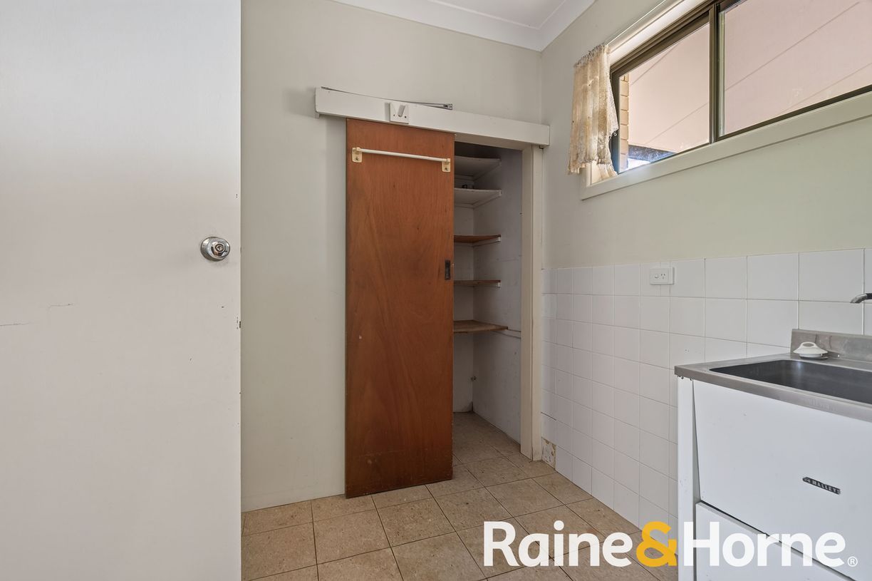 33 Crown Street — photo 10 of 12