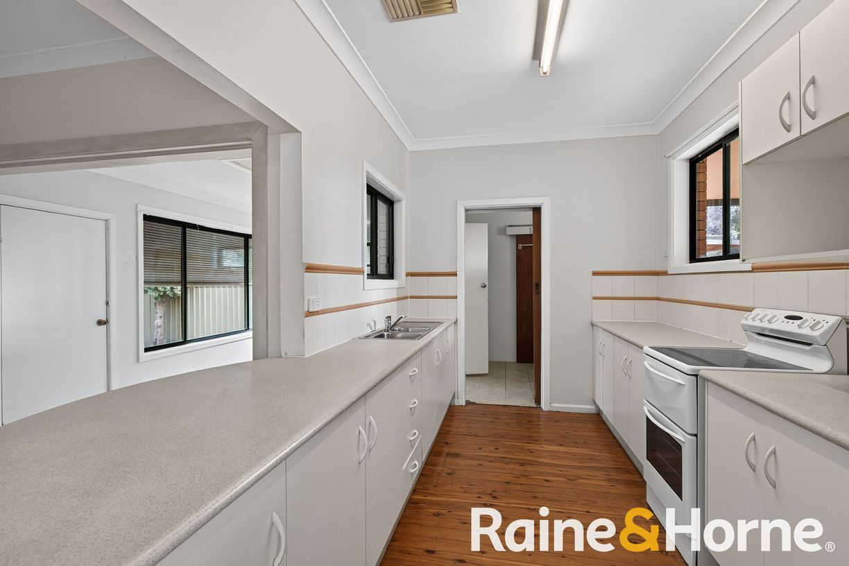 33 Crown Street — photo 3 of 12