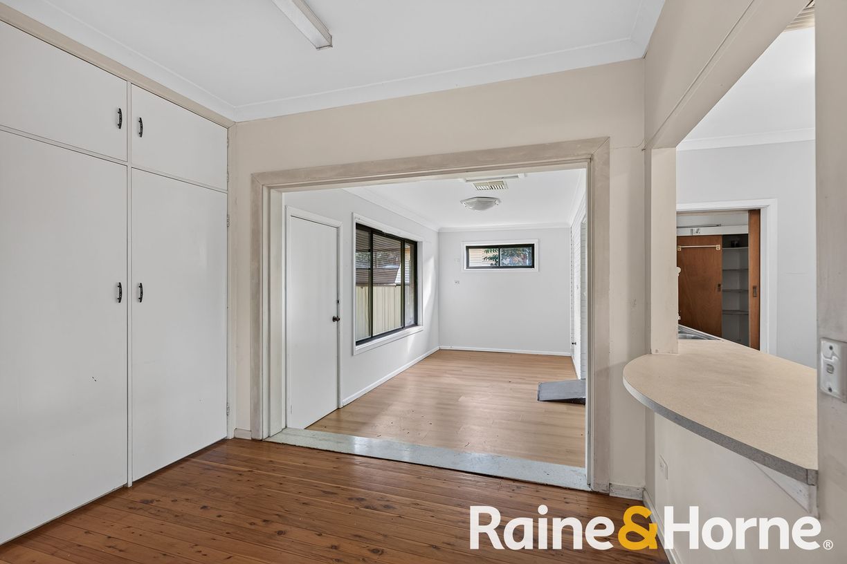 33 Crown Street — photo 4 of 12