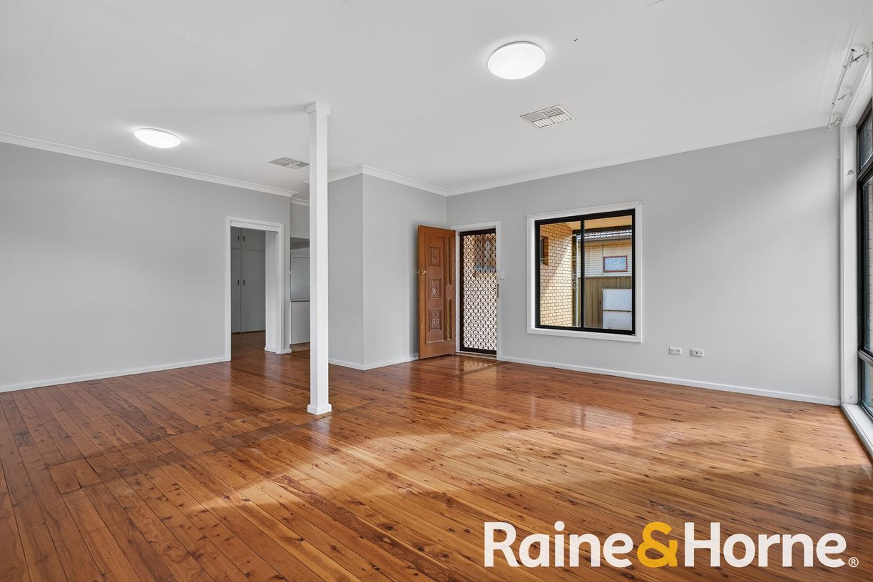 33 Crown Street — photo 2 of 12